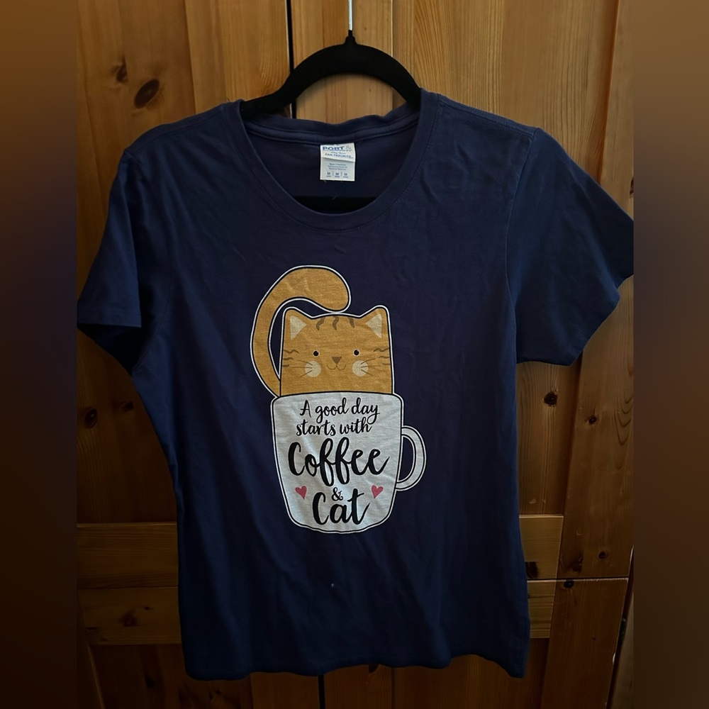 All you need is coffee and a cat! Tshirt
